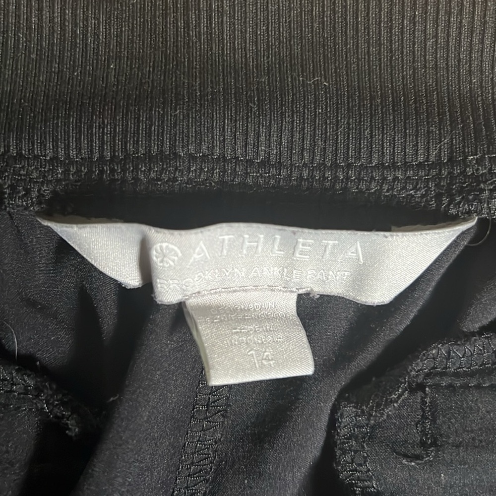 BROOKLYN MID RISE ANKLE PANT
Wrinkle-resistant, stretch fabric in a tailored fit - Picture 8 of 9